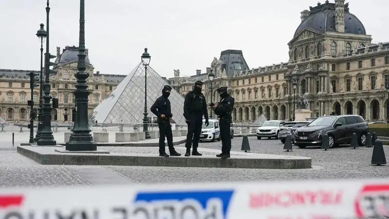 Szorul a hurok a Louvre betörői körül