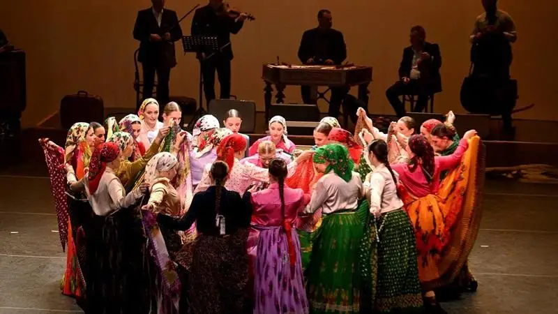 Debreceni Egyetem Hortobágy Néptáncegyüttese és a jubileumi táncjáték