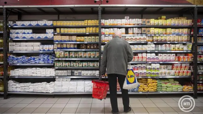 Bébiétel, húsféle és gyümölcs is szerepel a listán