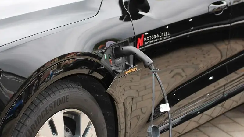 E-autó támogatás további három hónapra