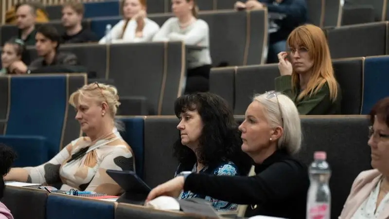 Vaktöltény helyett éles lőszer a baktériumok ellen