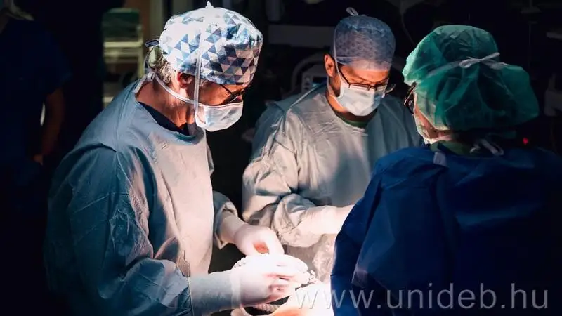 A legmodernebb onkosebészeti technikákat mutatták be a Debreceni Egyetemen