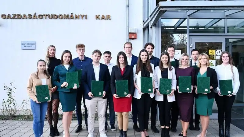 Ünnepélyesen adták át a Nemzeti Felsőoktatási Ösztöndíjakat Debrecenben