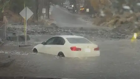 Kaliforniában rekordmértékű esőt hozott a karácsony áradásokkal, villámáradásokkal, földcsuszamlásokkal