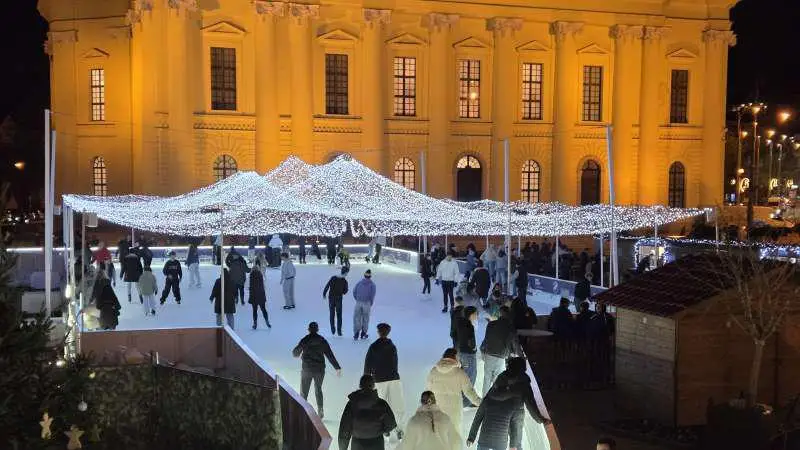 Téli mesébe illő hangulat Debrecen belvárosában