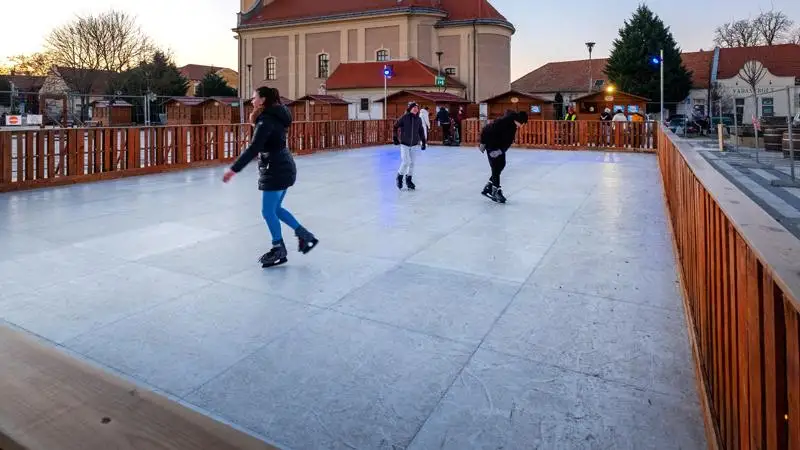 Hajdú-Bihar határán, Újfehértón is lehet korcsolyázni 