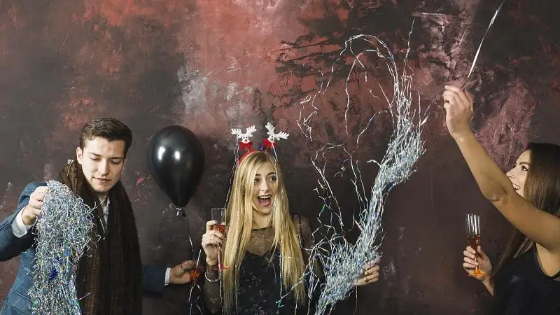 Debrecenben utcabállal búcsúztatják az óévet – Hajdúszoboszló hagyományőrző csergetéssel köszönti az új esztendőt