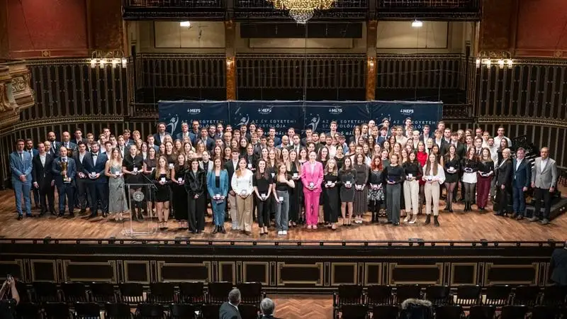 A Debreceni Egyetem hat hallgatója kapott díjat a MEFS-től