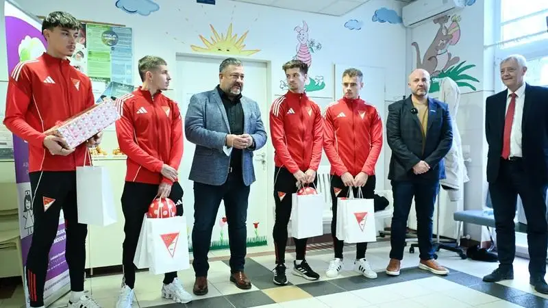 Mosoly és támogatás a Debreceni Egyetem Klinikai Központban a DVSC-től