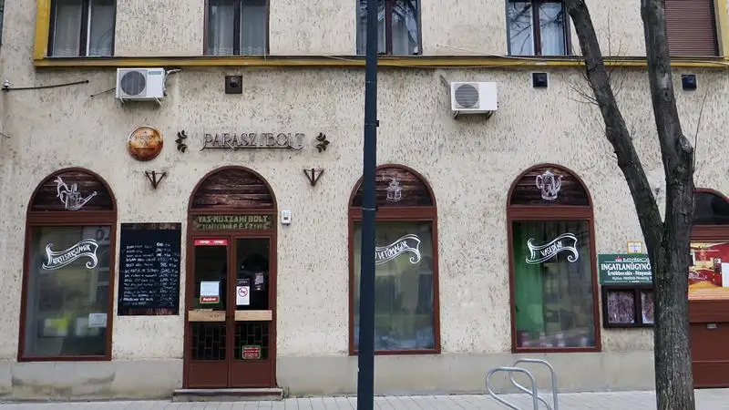 Hivatalosan is Parasztboltnak nevezték