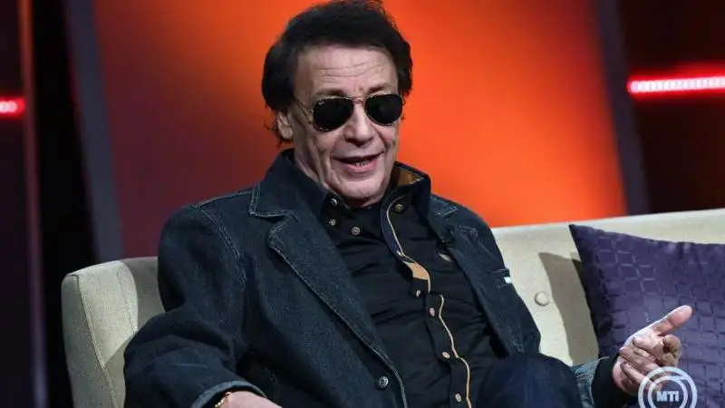 Zenekara a vérpezsdítő zenét ötletes magyar szövegekkel párosította