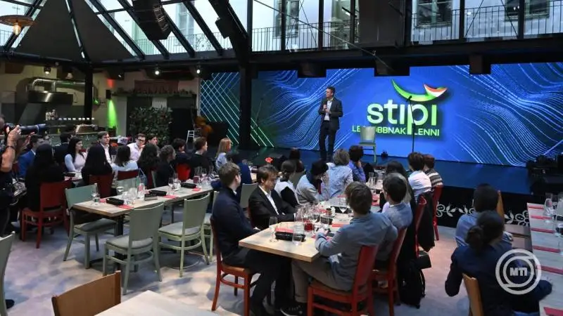 Mit kínál a Stipendium Peregrinum ösztöndíjprogram?