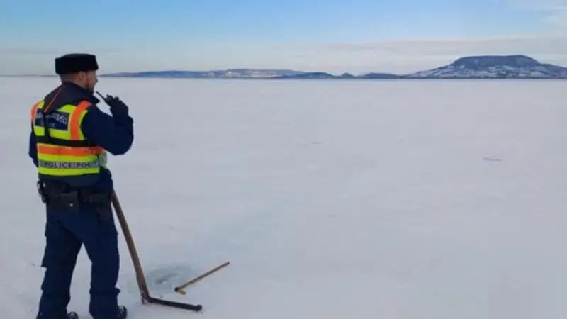 Létra segítségével tudták menteni a sérültet