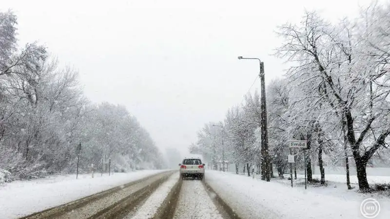 Több útszakaszon nem közlekedhetnek a kamionok
