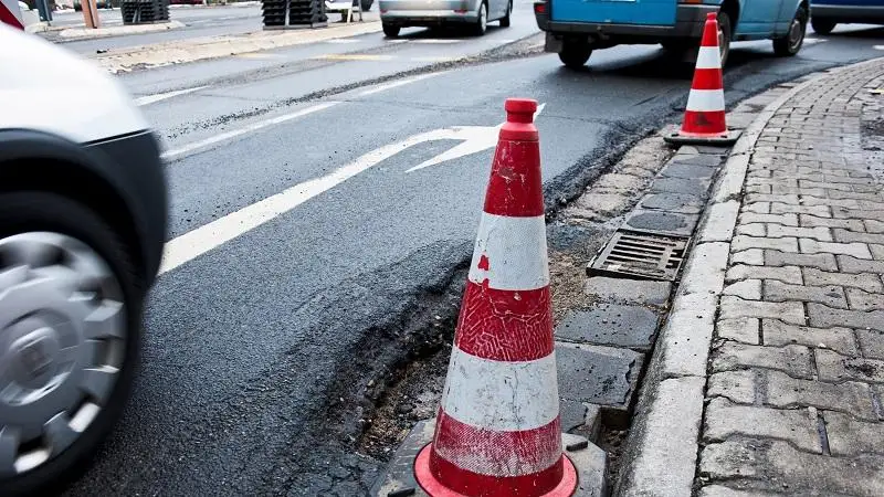 Hirtelen megszaporodtak a kátyúk – mit tehetnek az autósok?