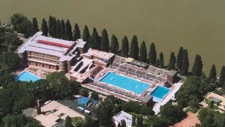 Két évtizeddel halála után is vitatott az életútja