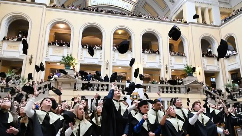 Diplomaosztó a Debreceni Egyetemen: közgazdászok, menedzserek és sportközgazdászok eskütétele