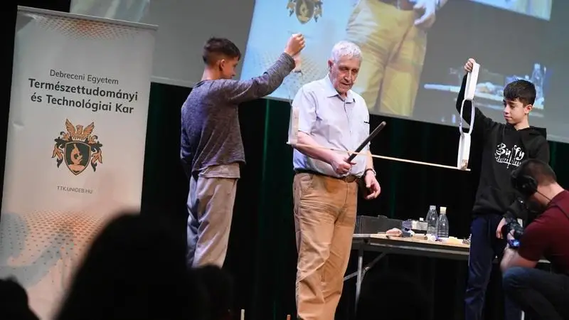 Härtlein Károly újra lenyűgözte a diákokat Debrecenben