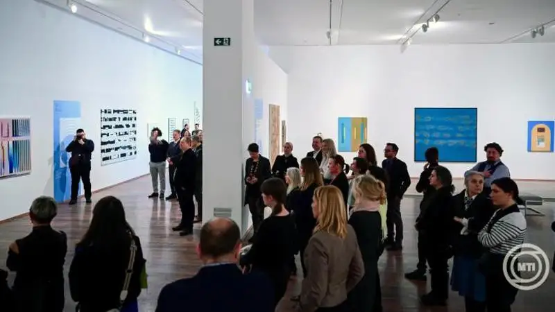 Dinamikus struktúrák címmel nyílt kiállítás