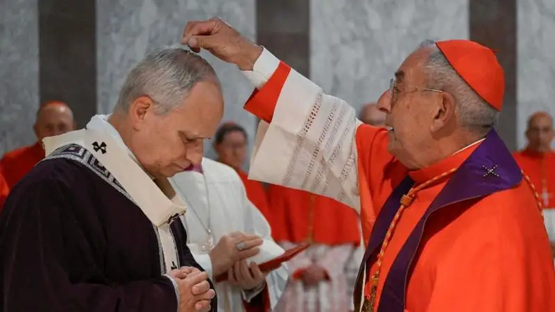 A hamu a tavalyi virágvasárnapon  elégetett olajfaágakból származott