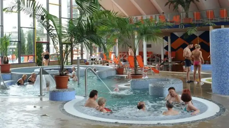 Valentin-nap hétvégéjén Budapest, Eger és a hajdúsági fürdőváros áll a szállásfoglalások élén