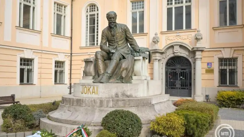 A sokszínű életmű a fiatalok számára is vonzó 