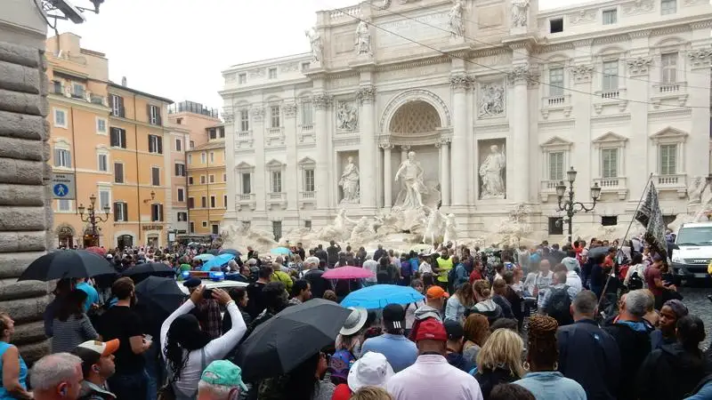 Két euróba kerül a medence közelében tartózkodni