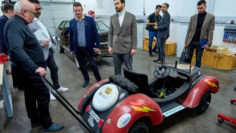 Schaeffer-szponzorációval készül a Debreceni Egyetem elektromos versenyautója