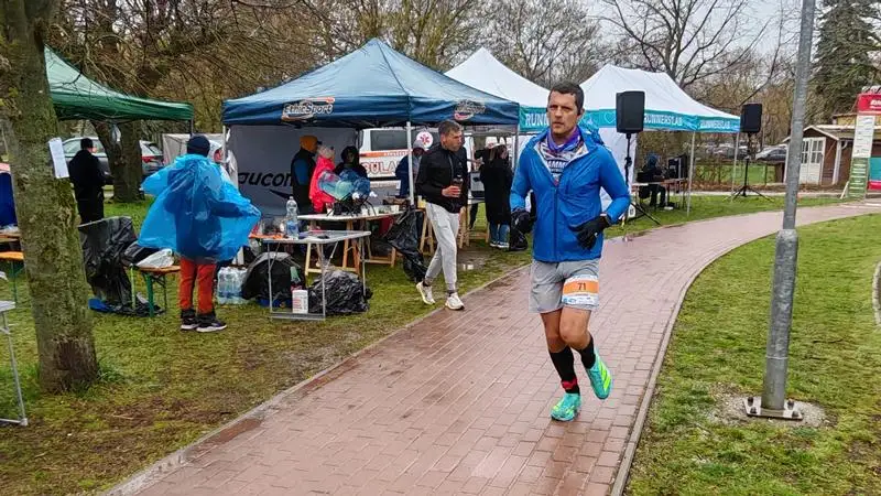 Ezüstéremmel debütált az ultratávon a debreceni futó