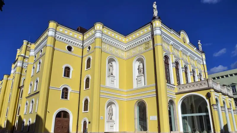 Az Országos Színházi Találkozó versenyprogramjában 14 előadás szerepel