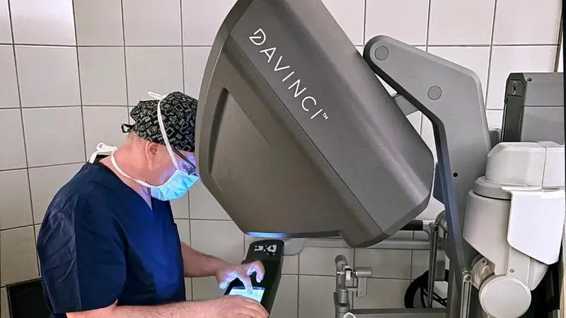 Debrecenben elindult a világszínvonalú robotasszisztált mellkassebészet