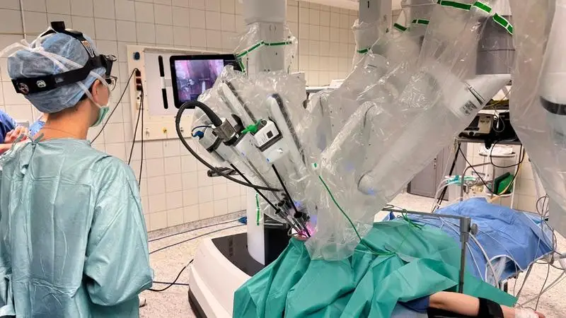 A Debreceni Egyetem Klinikai Központjában már robotasszisztált fül‑orr‑gégészeti műtétek is elérhetők