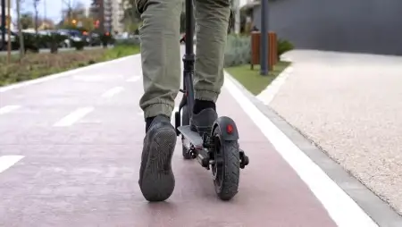 A robogók és e‑rollerek nagy része biztosítás nélkül vesz részt a forgalomban