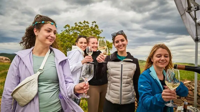 Bor, túra és kihívás – májusban visszatér a Mád Wine Challenge
