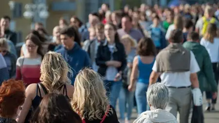 Idén márciusban 5752 gyermek született, és 10 393 ember halt meg