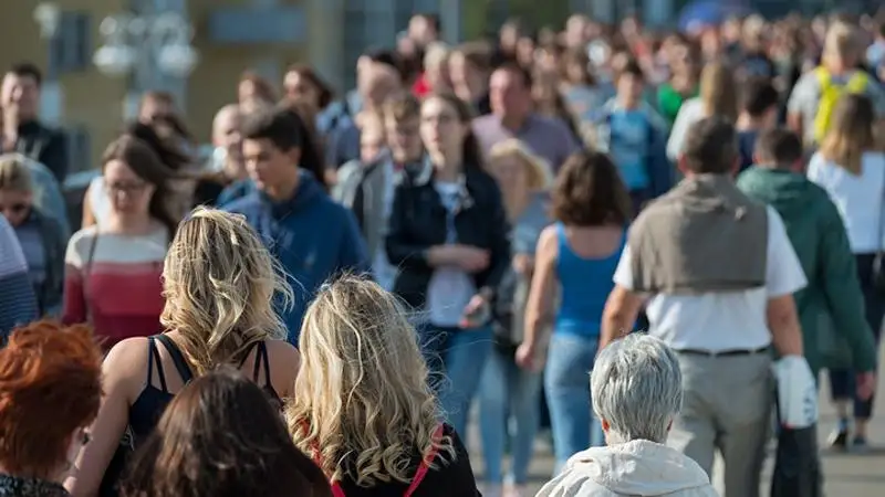 Idén márciusban 5752 gyermek született, és 10 393 ember halt meg