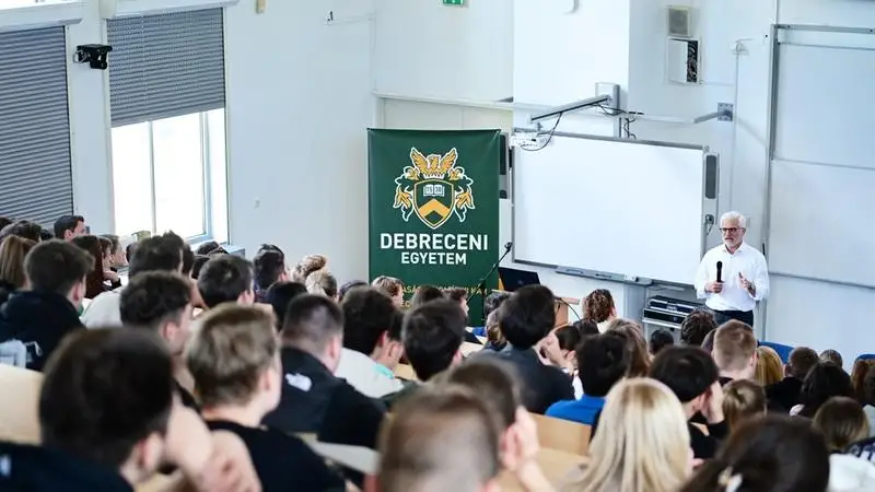 Erste-vezér: kiszámítható gazdaságpolitika nélkül nincs versenyképesség