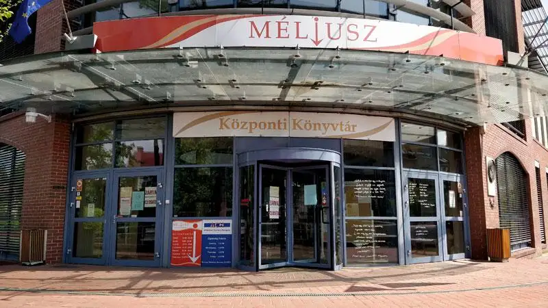Vidéki késő modern épületek alakulásai 