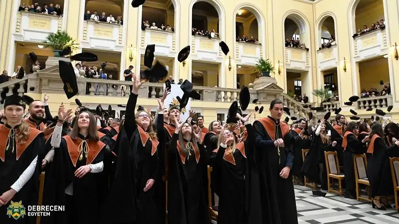 Több mint 4300 hallgató veheti át diplomáját a Debreceni Egyetemen
