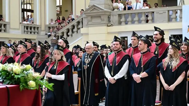 Mérnökavatás Debrecenben – lezajlott az első nyári diplomaosztó