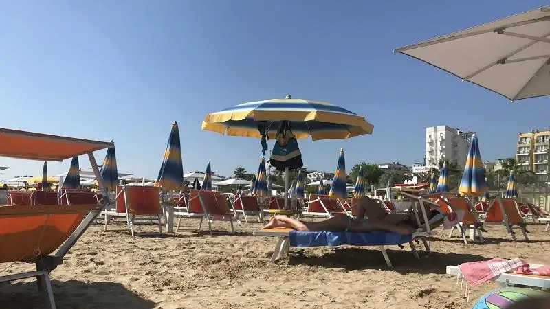Rekorddöntő hőhullám sújtja Nyugat‑Európát – iskolazárások, halálesetek, riasztások