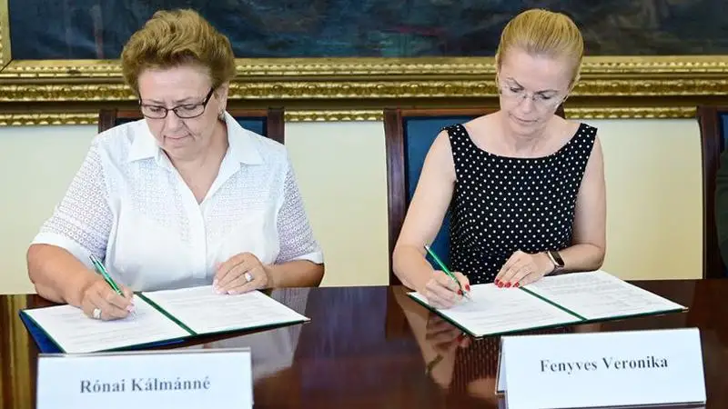 Oktatási és kutatási partnerség