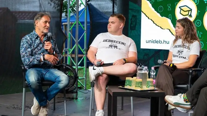 NeurotechEU, Teddy Maci Kórház és látványos kísérletek az Egyetem téren