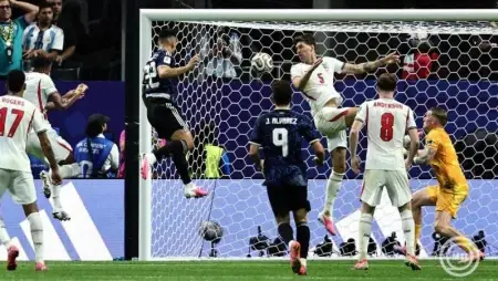 A hajrában lőtt két góllal fordítani tudott Argentína 