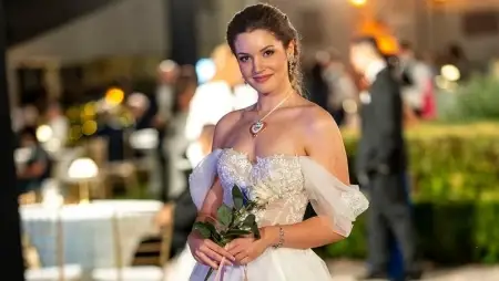A debreceni Tollas Viktória története az Anna‑bálról és a közönség szeretetéről