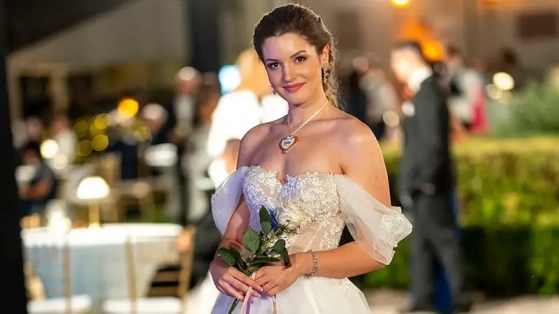 A debreceni Tollas Viktória története az Anna‑bálról és a közönség szeretetéről