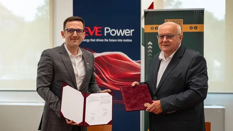 Stratégiai partnerséget kötött a Debreceni Egyetem és az EVE Power