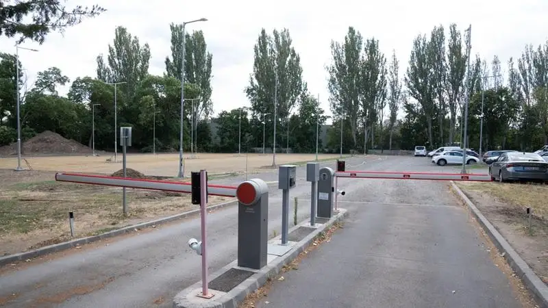 Augusztustól 87 új parkolóhely áll rendelkezésre a Kenézy Campuson