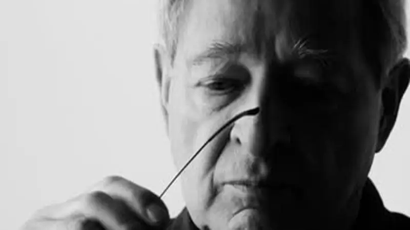 Nádas Péter prózájában a személyes emlékezet, a történelmi trauma és az emberi test tapasztalata szorosan összekapcsolódott