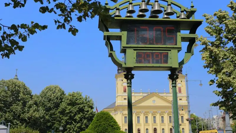 Újabb hőségriasztás – napokig 30 fok feletti kánikula várható